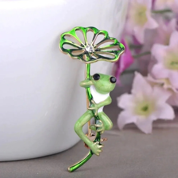VQ Enamel Frog Brooch - Picture 2 of 8